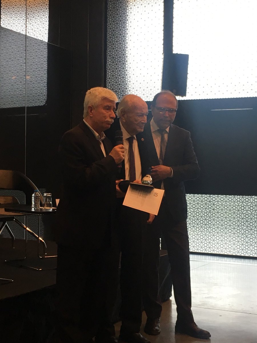 İLAD Hıfzı Topuz İletişim Onur Ödülü sayın Faruk Bildirici’ye verildi. <a href="/ilad_dernegi/">İLAD</a>