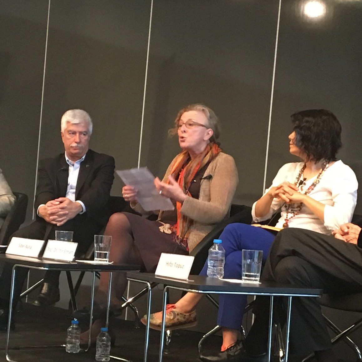 Sibel Asna medya etiği konusuna iletişim danışmanlığı penceresinden bakıyor. Halkla ilişkiler, medya ile çkar ilişkisine girilmeden de yapılabilir. <a href="/ifbilgi/">BİLGİ İletişim Fakültesi</a> ve İLAD Medya Etiği paneli.