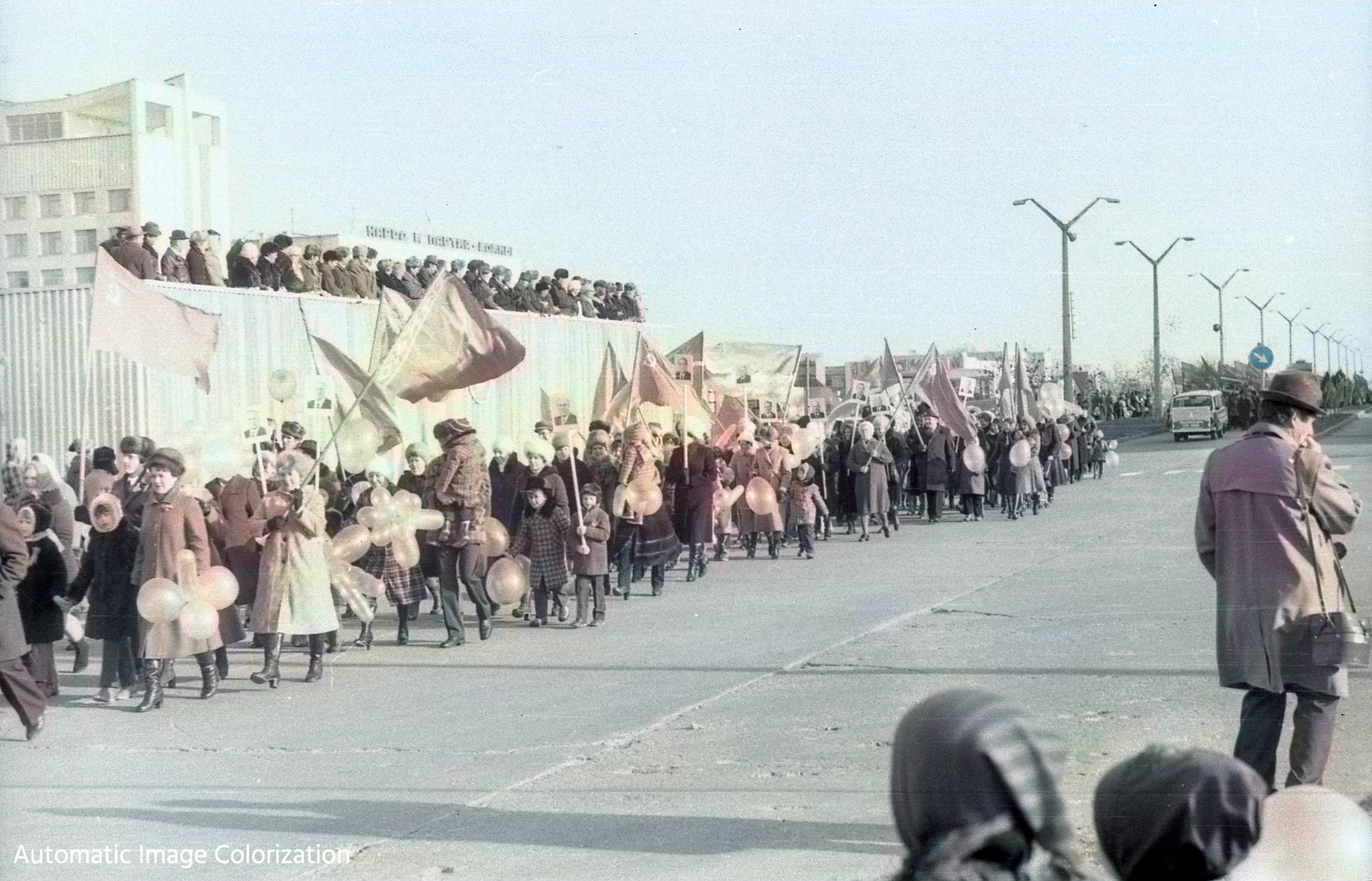 Undarken Memories チェルノブイリの衛星都市プリピャチの事故前の様子 白黒写真をニューラルネットワークで自動色付けし 部分的にフォトショップで色補正した 写真はプリピャチの元住民によって提供されたもの T Co 6pvmbbmvvl Twitter