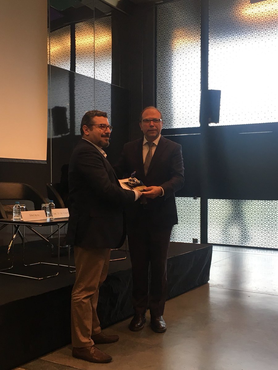 İLAD Yılın İletişim Araştırması Ödülü Üsküdar Üniversitesi’nden Doç. Dr. Arda Odabaşı’na verildi. <a href="/ilad_dernegi/">İLAD</a>