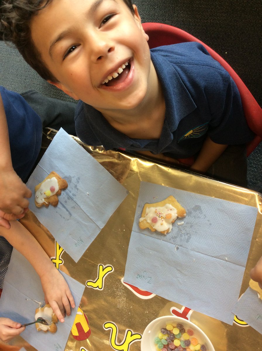 uptonclassrb17's tweet photo. Somebody is happy to be baking Royal biscuits! https://t.co/Mxkpx9Uboj