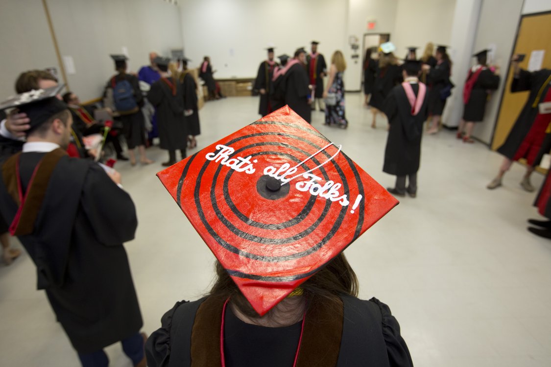 MasonGross's tweet image. Our fave mortarboard from #MGSA2018: "5 years. And all it took was...$30,000 in loans. Many tears. 1 breakdown. 1 baby boy. Worth it!" Future Scarlet Knight, perhaps? #ClassOf2040 #DoTheNumbers #sacrifice