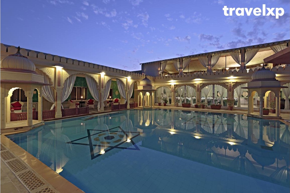 travelxp's tweet photo. A royal palace in the midst of a desert, Rohetgarh caters an exotic experience, characterized by sprawling lawns and manicured gardens. It is one of the most relaxed and peaceful heritage hotel of our country.#Soothingsaturday #Royal #Rohetgarh #Rajasthan https://t.co/eXL66EpePp