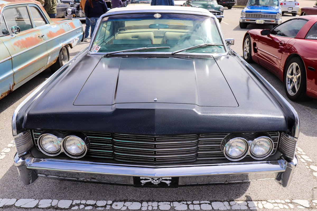 WienerSpeed's tweet photo. Front end Friday. Have to love a lumpy cam in a hotrod Lincoln.
#lincoln #hotrod #lumpycam #carcruise #cruisen #blackedout #garagebuilt #slammed #lowlife https://t.co/DfG42vGAQk