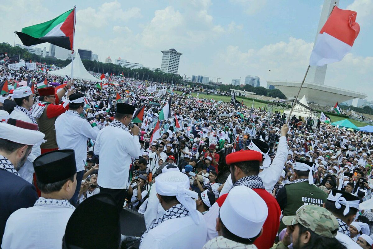 aniesbaswedan's tweet photo. Selama kemerdekaan Palestina belum diserahkan kepada orang-orang Palestina, maka selama itulah Bangsa Indonesia berdiri menentang penjajahan Israel. Setegas itu pernyataan Bung Karno pada tahun 1962.

Hari ini, lebih dari 50 tahun kemudian...
https://t.co/eokG0JKkt9 https://t.co/w3TLCtEcvs