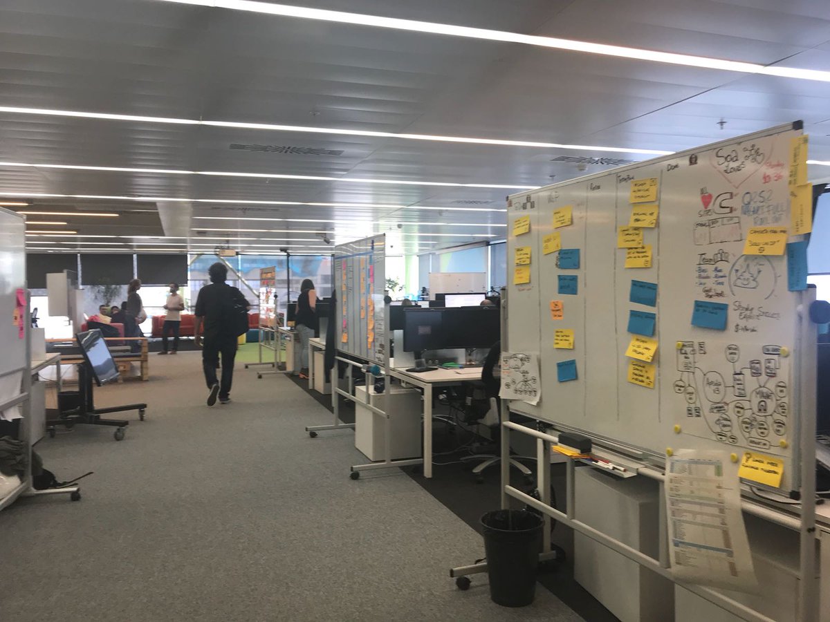 equitatorg's tweet photo. Aquesta tarda som a @softonic_es amb l' #EDhackSprint, l'acceleradora de projectes de l'#EDhackRaval. ⏱️ Tenim 4 horetes per construir prototips reals amb el suport d'experts en tecnologia i comunicació. 🤖 Els #EDhackers, els divendres per la tarda, hackegen! 🔥 https://t.co/Veq1XIyIlo