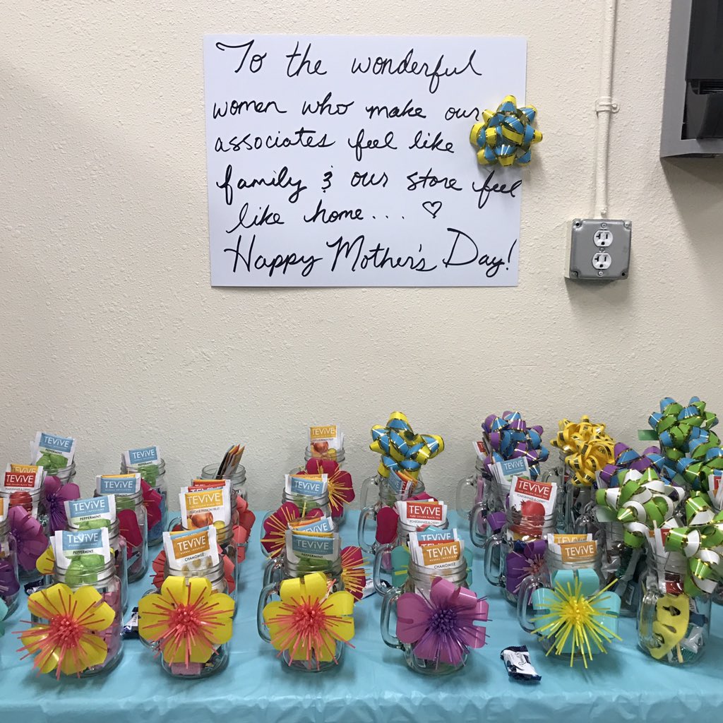 Mother's Day weekend is in full swing at #6807 💐 We love all of our hard workin' mommas!! #swbest #buildingstrongrelationships #employeecommittee #womeninleadership