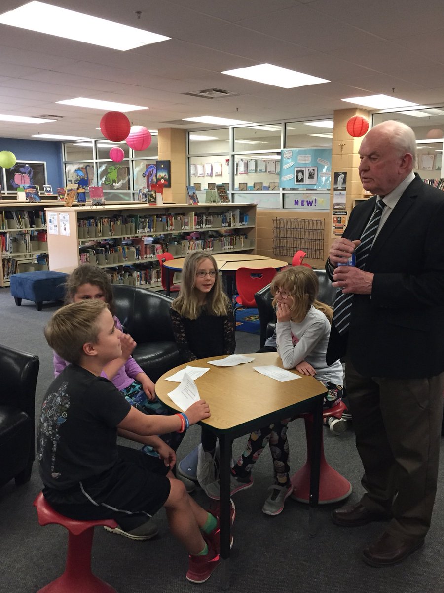 MrsSutton_Gr5's tweet photo. Thank you former MP Keith Penner for coming to talk to us today about being a candidate and campaigning during an election. #201and #ocsbDL https://t.co/I2VJib568z