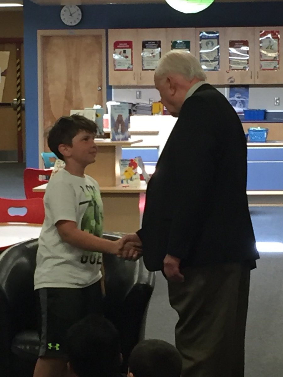 MrsSutton_Gr5's tweet photo. Thank you former MP Keith Penner for coming to talk to us today about being a candidate and campaigning during an election. #201and #ocsbDL https://t.co/I2VJib568z