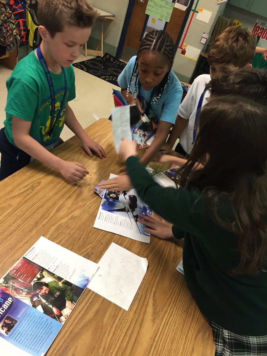 CassyDiaz's tweet photo. Ss work together to determine the logical connection b/w pgs in a book by using #textfeatures & what they know about #textstructure to create a scroll. #sequencing #strategicreaders #engaged @MDuBoseAdams @Alabama_Reading @AlabamaReading @sevenzo_org @NESTA_US @AlabamaDeptofEd https://t.co/CM0k536qIy