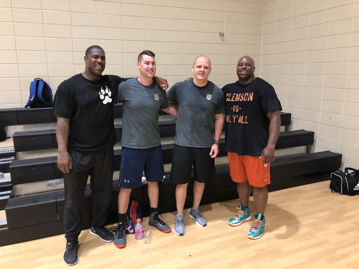 Easley Police with EHS 3 on 3 b-ball tournament <a href="/Easley_High/">Easley High School</a> <a href="/EHS_GamedayLIVE/">EHS_Gameday</a> <a href="/EasleyHSSports/">Gill Payne</a> <a href="/CoachStallard1/">Coach Stallard 💀</a> <a href="/EasleyPD/">Easley Police</a> <a href="/jay_neutron/">Jay Neutron</a>