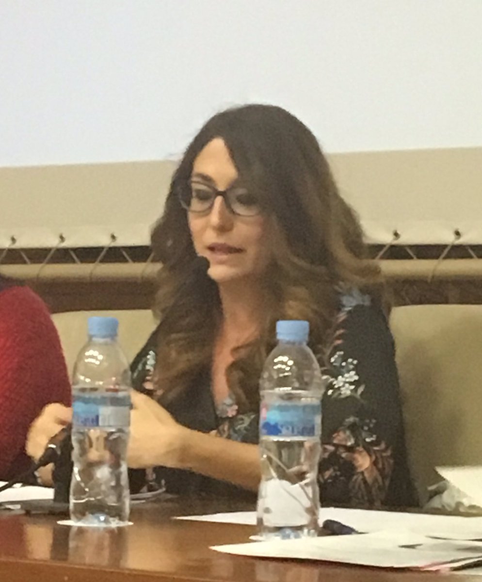 mariagrijelmo's tweet photo. @beatrizolandia de @apfcyl explica en las jornadas #marcandopezon que a veces hay q cambiar la mirada para cambiar el lenguaje en los medios https://t.co/pH4lEDIF5n