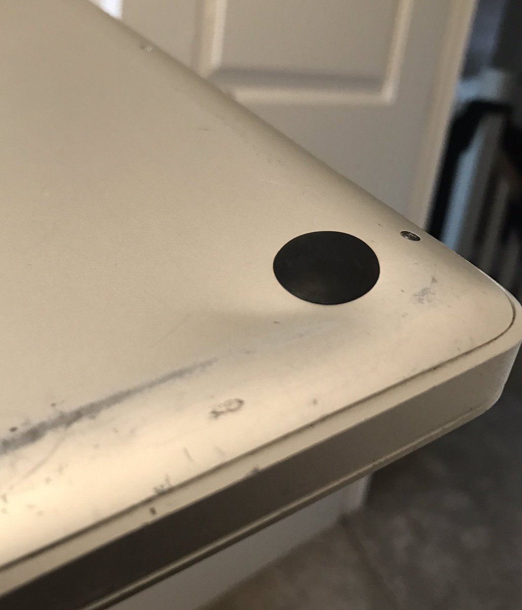 ItsDannyTDJ's tweet photo. Hi @AmazonUK will you be replacing my broken laptop, because the laptop stand I bought from you fell apart due to faulty production?  I can't work without a laptop so as you can imagine, this is quite a distressing time for me.. https://t.co/jJsgSA2Q93