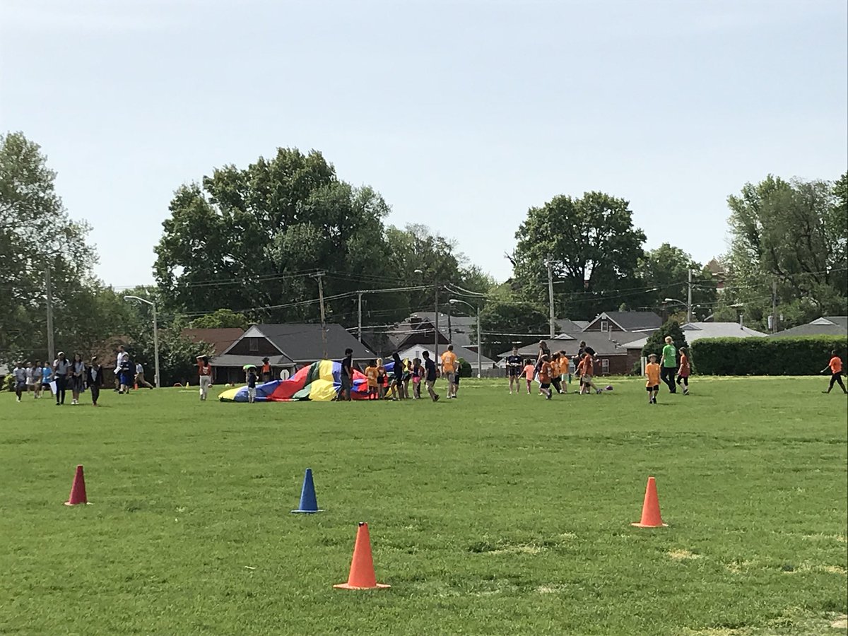 kgdoyle4's tweet photo. Beautiful day for PCS Field Day!  Fun and sportsmanship were on display all around our PCS campus.  #thatsPCS #funatschool #PhysicalEducation #teamwork https://t.co/1JqMVG21za
