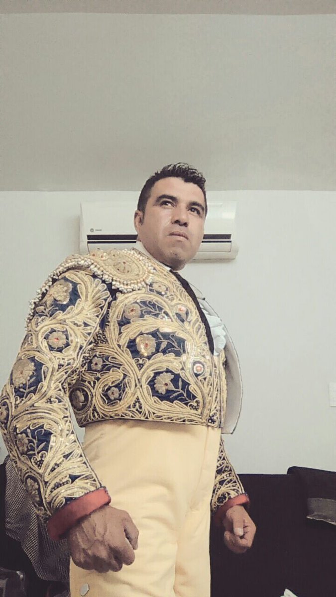Divadivinne's tweet photo. #hetero torero 10 rt y lo subo esta bien rico #heteroengañado #heterodesnudo #gay #bi #heteroentron https://t.co/CnfIdhhWW0