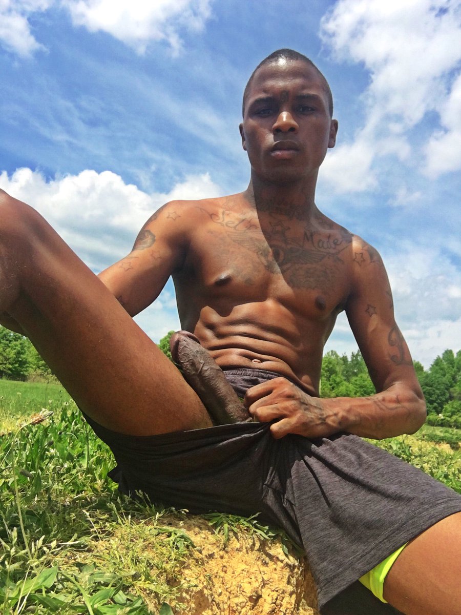 daydaybigghead's tweet photo. 🤫😋 I just be chilln 😇😋🙈 https://t.co/qf1xFQfkYv