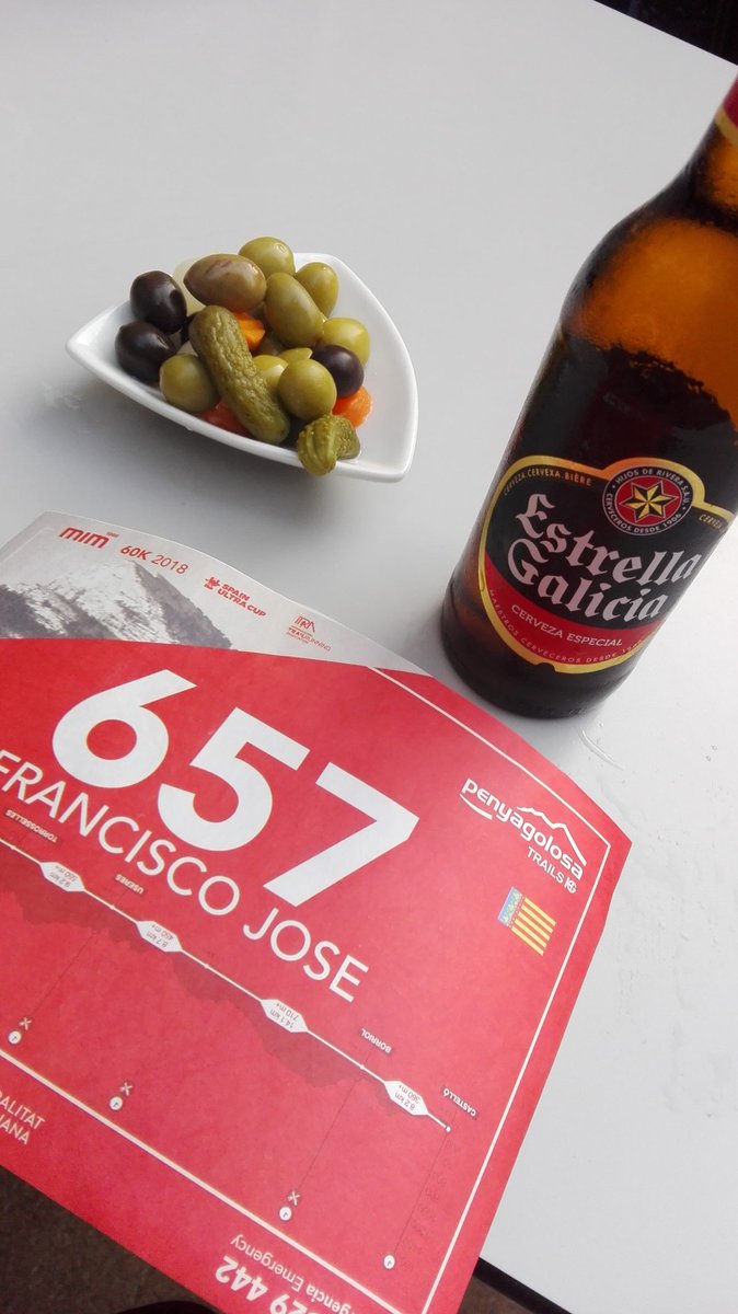 GrillosTrail's tweet photo. Ultimando hidratación para la #MiM de @PenyagolosaTr Qué mejor que con una @estrellagalicia y unas olivicas. https://t.co/BaovGkRJLr
