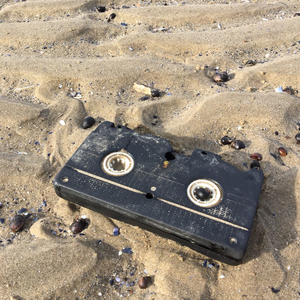 pifconoma's tweet photo. enjoying an afternoon in Birchington / tomorrow Margate βΊοΈππΌππΌ πβ± #Birchington #KentCoast #WashedUpVHS #IWonderWhatWasOnTheTape #SeashellHunting #Rockpools #SeagullsAndDeadCrabs #IveGotRosyCheeks #NoFishAndChipsYet https://t.co/TkKhqMq8r2
