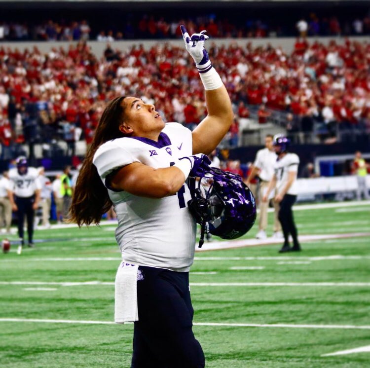 pakamiaiaea's tweet photo. When graduation finally starts to set in, and you need to pause to thank God for His unfailing love! #TCU #GoFrogs #TCU2018 #40not4 https://t.co/DYNwim3i5l