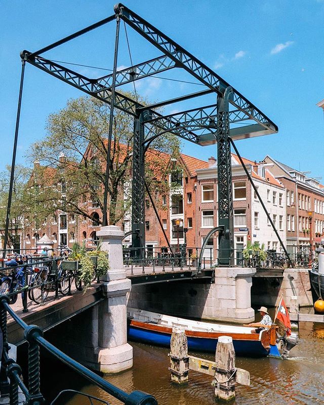 Cruising your boat on the #canalsofamsterdam on a sunny day 🙌☀️💦⚓️ ift.tt/2G70Kg1