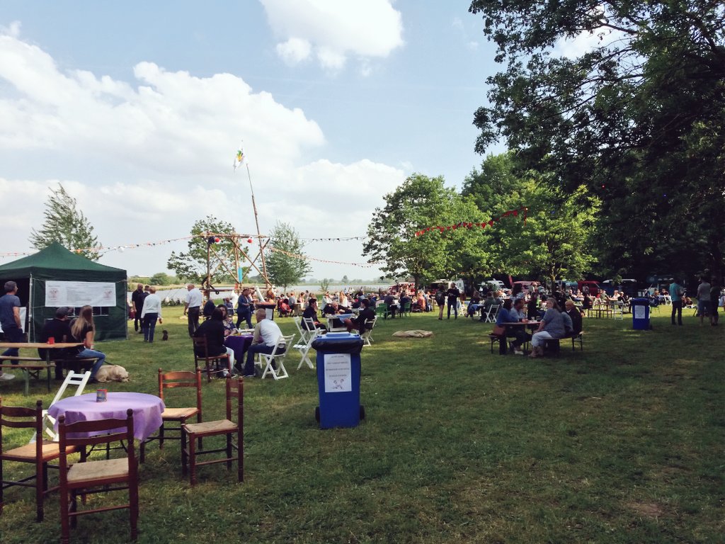 GinnekenJos's tweet photo. Er gebeuren hier dingen. Leuke dingen. Mooie dingen. Lekkere dingen. π
#VDDDG #Terneuzen #Foodtrucks https://t.co/tUei74d18R