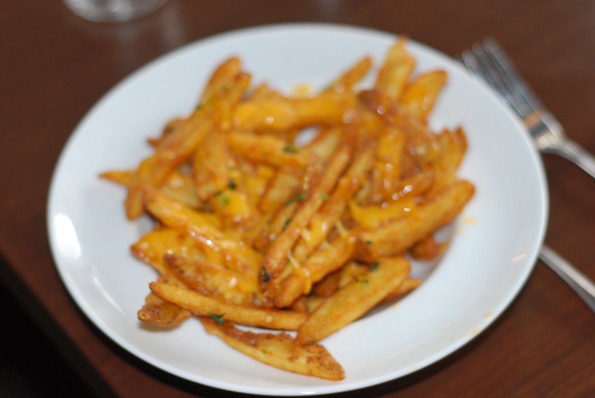 whitebisonvail's tweet photo. Garlic and cheddar fries for #fryday
.
.
.
#whitebisonvail #lunchsnacks #lunch #vail #foodie #vaileats #foodiefinds #frenchfries #cheesefries #tastysnacks #cheesemakeseverythingbetter #cheese #restaurant #food #foodandwine #instafood #crowdfavorite #coloradofood #coloradoeats https://t.co/9FItwcGS04