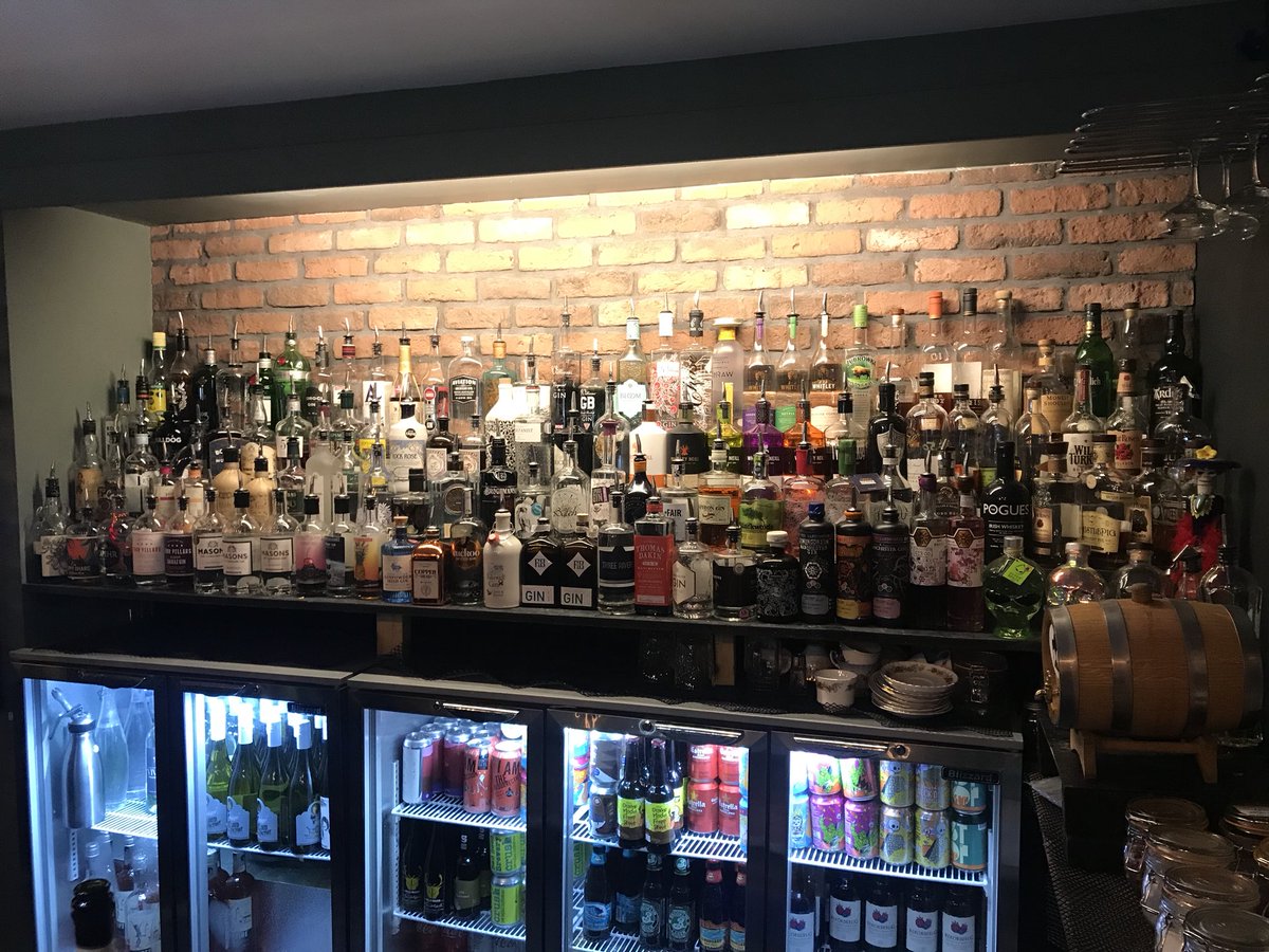 anewday84's tweet photo. Now that’s a gin bar! 🍸#gin #northerncrafthouse https://t.co/iy2lUNqT6k