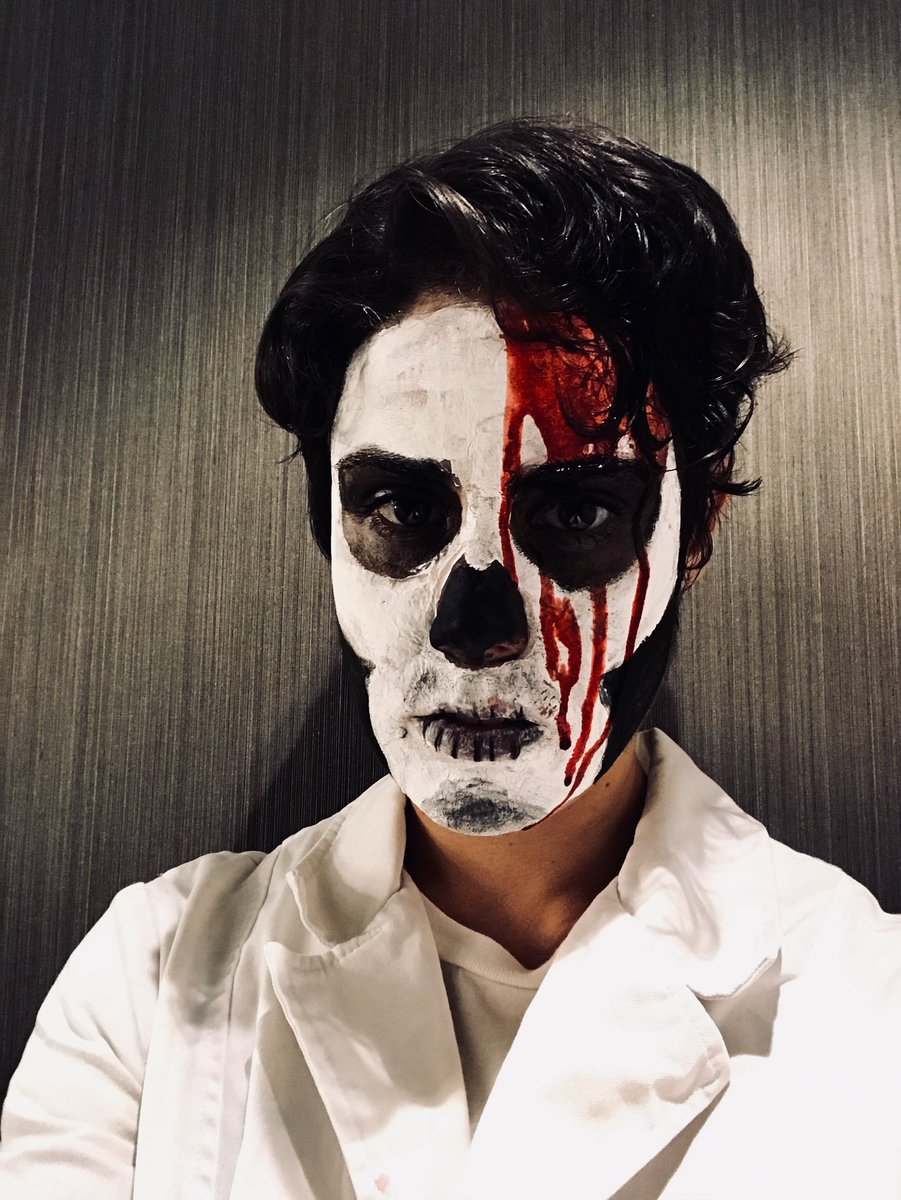 Emily_Lynx's tweet photo. @kimbusDAwhimbus Did that last Halloween.  I’m not good with this kind of make-up but it was a fun costume. https://t.co/Dh9cR2JdXN