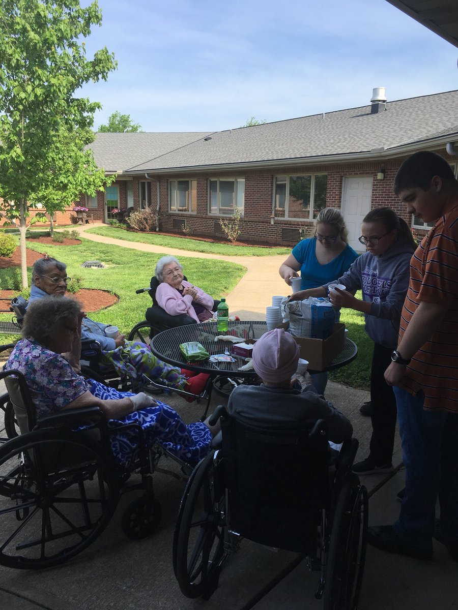 PamWaters22's tweet photo. CHS Renaissance Team planting flower seeds with some friends at Signature Healthcare. 😊 https://t.co/Gi1titcMoL