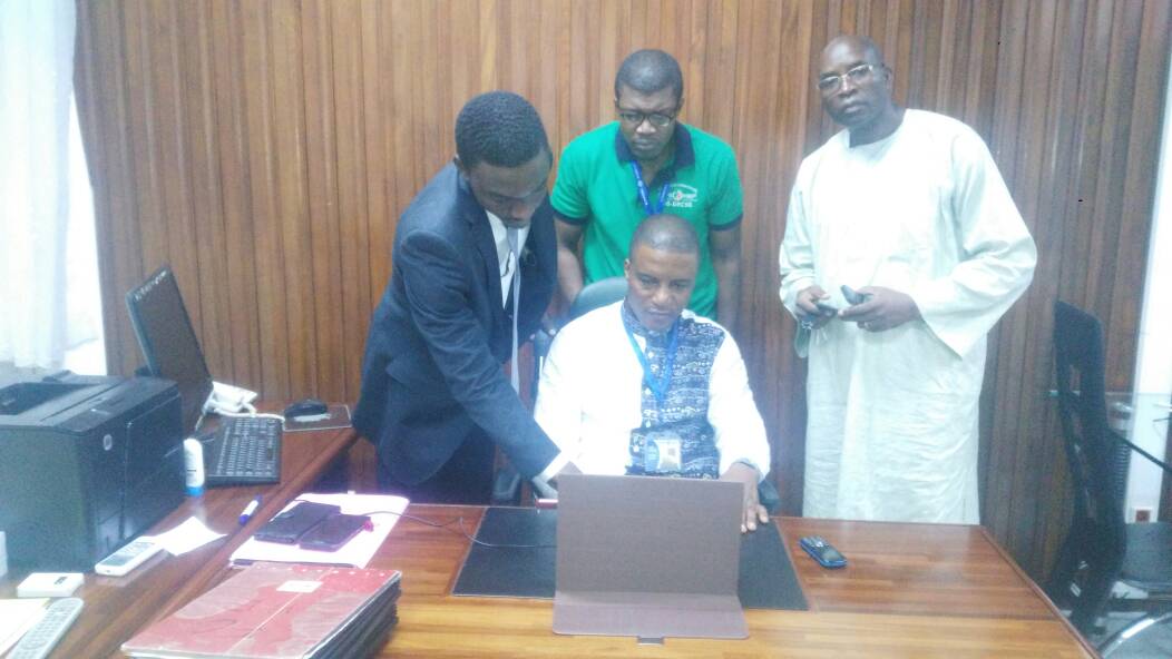 InitiativeFemCm's tweet photo. Retweeted La CNPS Cameroun (@CnpsCameroun):

Moment historique, ce vendredi 11 mai 2018. Le chef de centre de Yaoundé-indépendance valide lui-même, l'un des premiers paiements des allocations familiales par #MobileMoney. #CNPS https://t.co/qgkHugrJDd