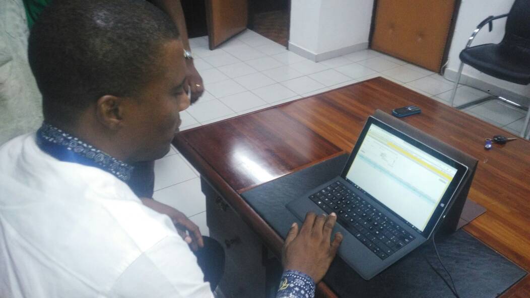 InitiativeFemCm's tweet photo. Retweeted La CNPS Cameroun (@CnpsCameroun):

Moment historique, ce vendredi 11 mai 2018. Le chef de centre de Yaoundé-indépendance valide lui-même, l'un des premiers paiements des allocations familiales par #MobileMoney. #CNPS https://t.co/qgkHugrJDd
