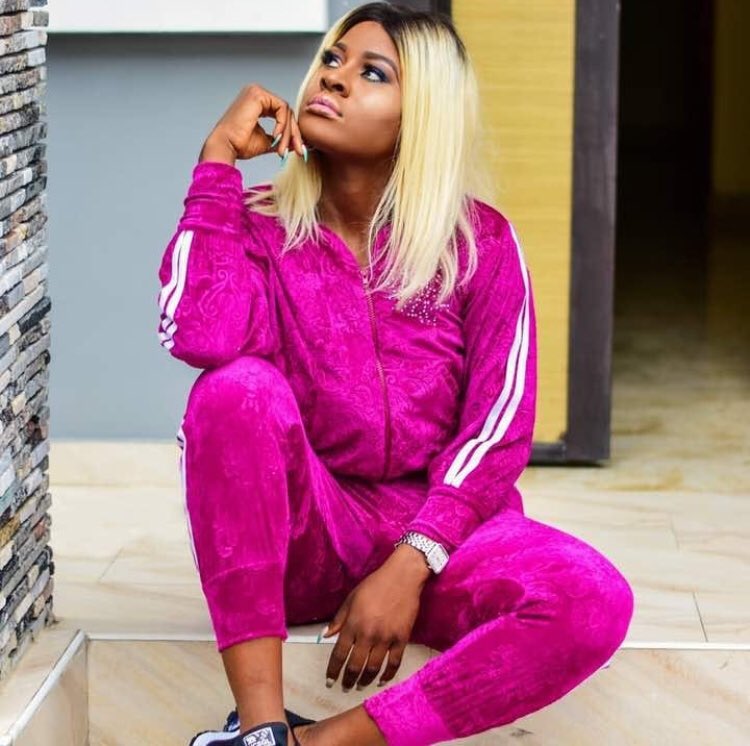 phizzytainment's tweet photo. How many retweet for this beautiful creature! Alex #bbnaija https://t.co/diiotTYxbp