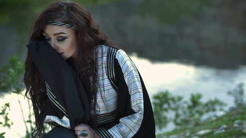 .
.
.
خلوه يراقبني ويحتار فيني
يالله عساني طول الايام همه :)
.
.
.