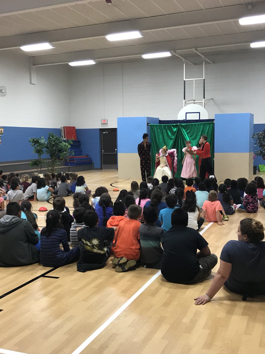 MCoop04MA's tweet photo. Thanks @OEtheatre for coming to @WestviewElem and sharing your theatrical skills with our students. Many laughs were shared by all! #Talented #hysterical #TGIF #POTUS even joined us! https://t.co/oz0yB5ewFF