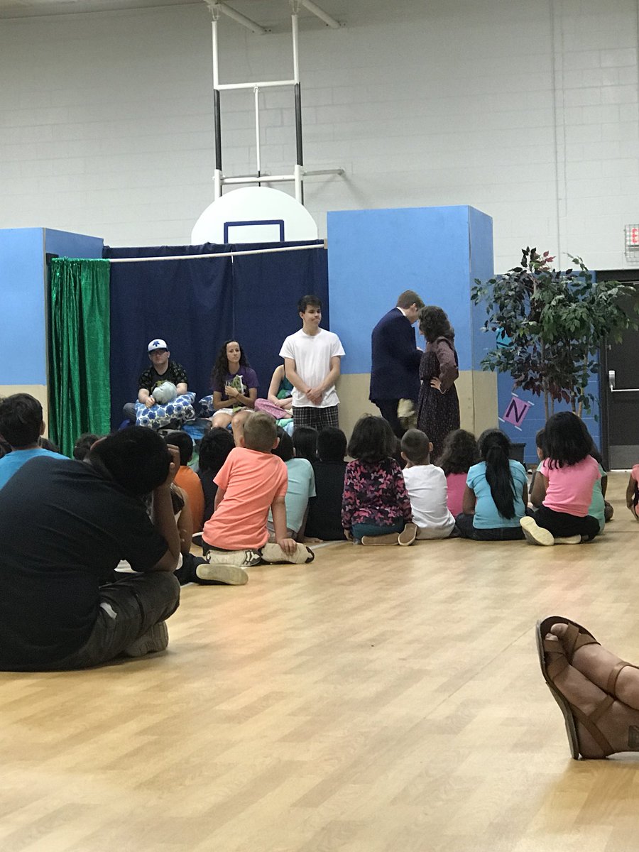 MCoop04MA's tweet photo. Thanks @OEtheatre for coming to @WestviewElem and sharing your theatrical skills with our students. Many laughs were shared by all! #Talented #hysterical #TGIF #POTUS even joined us! https://t.co/oz0yB5ewFF