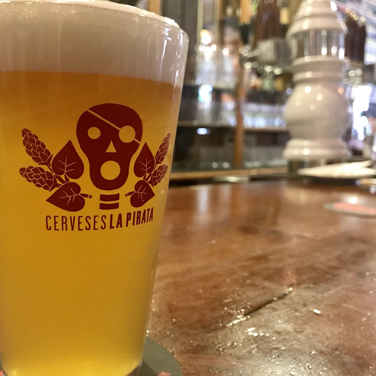 IrrealeMadrid's tweet photo. LA PIRATA / PRIMAVERA - SESSION IPA 3,5% 🍺 on tap now! #NoCrapOnTap #Craftesano #Crafter #BeerLover #FoodPorn #Malasaña #MadridMeMata #MadridMeMola https://t.co/6cIr0wsJfT