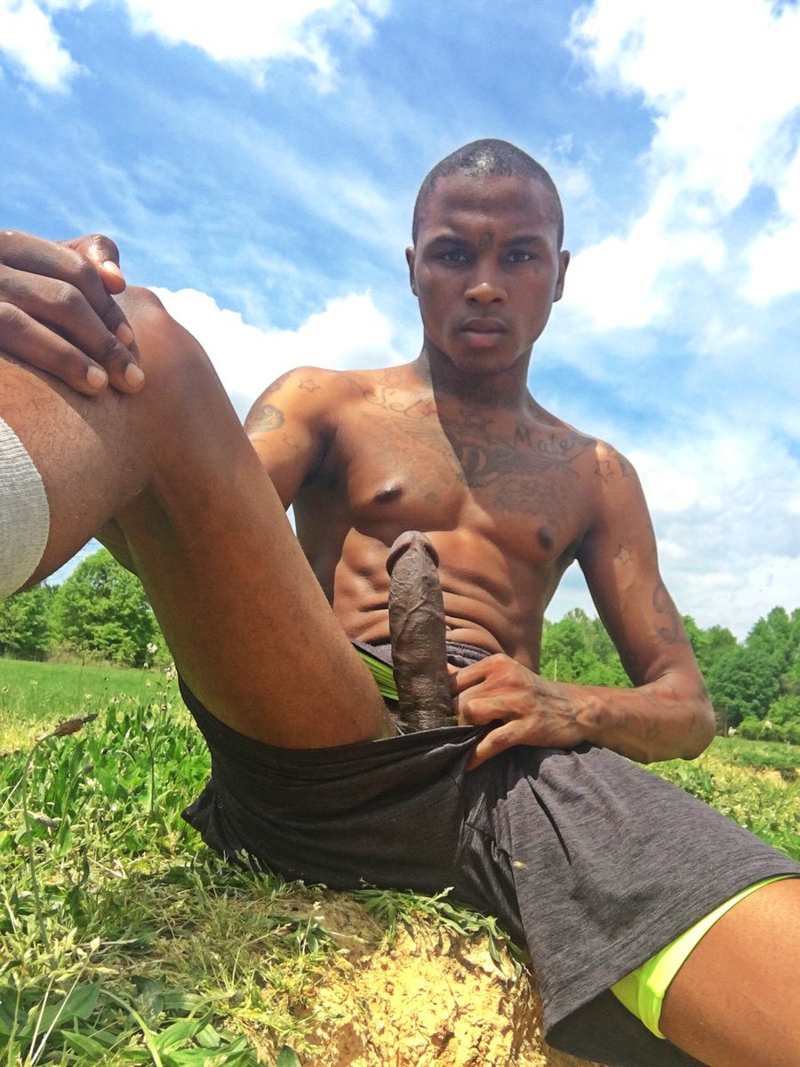 daydaybigghead's tweet photo. Just chilln today 😎 https://t.co/KXSu82a4CZ