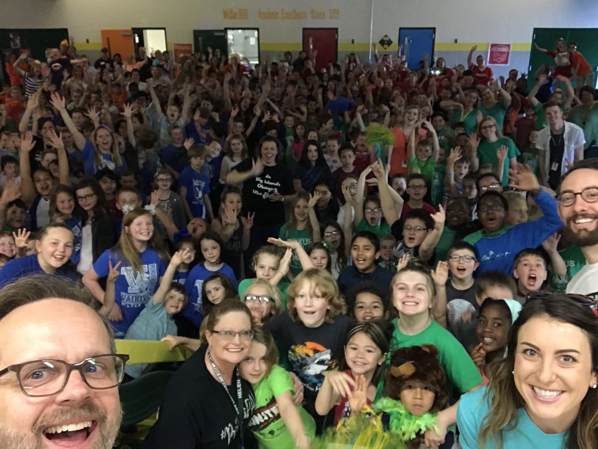 Incredible start to the day: Friday celebration @WalterHillSch Thanks for hosting <a href="/GoNoodle/">GoNoodle - find us on BSKY!</a> Amazing school culture!!! We got to go down a slide in the cafeteria!!!