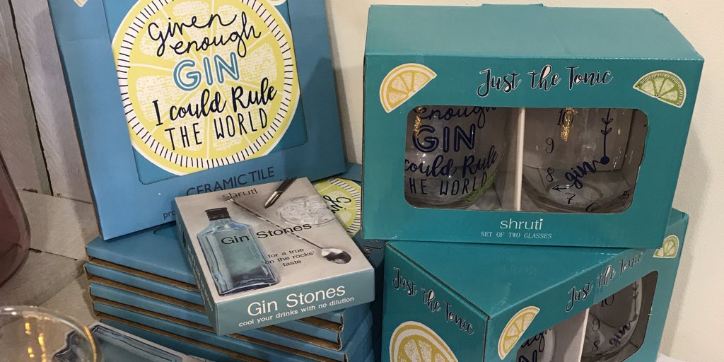 Did someone say ‘Gin’? Yes please! In the sunshine with ice and a slice. It’s been a long but fun day here at Living North Live by <a href="/Living_North/">Living North</a>. Here until Sunday 🛍 #LivingNorthLIVE #theseasonaltouch