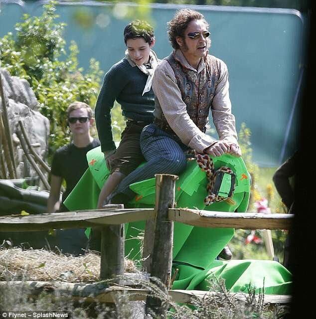 ป๋าในกองถ่าย The Voyage of Doctor Dolittle ในบท Dr. John Dolittle ครับ