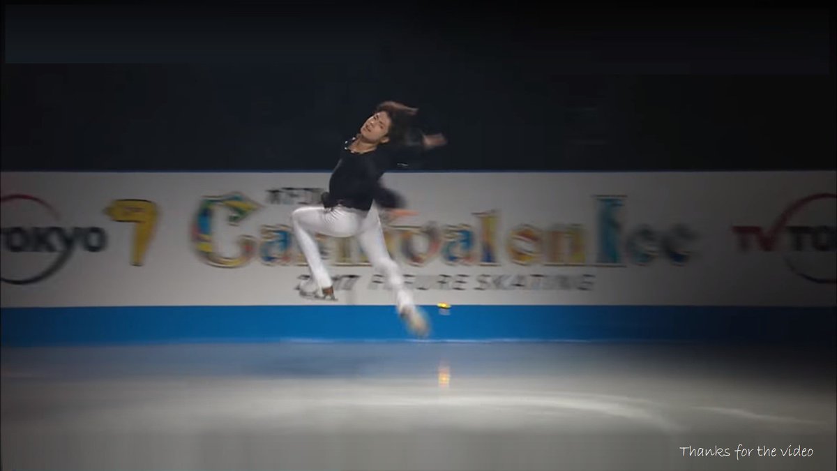 mid19c's tweet photo. Tatsuki's Siegfried✨did a barrel turn jump as he realized the whole thing was a set up, in Swan Lake, Carnival on Ice 2017. It was a little hard for my app to clip the figure, thanks to the combination of Tatsuki's white pants and the white fence. A nice set up🤔 https://t.co/bgTlr1eMOo