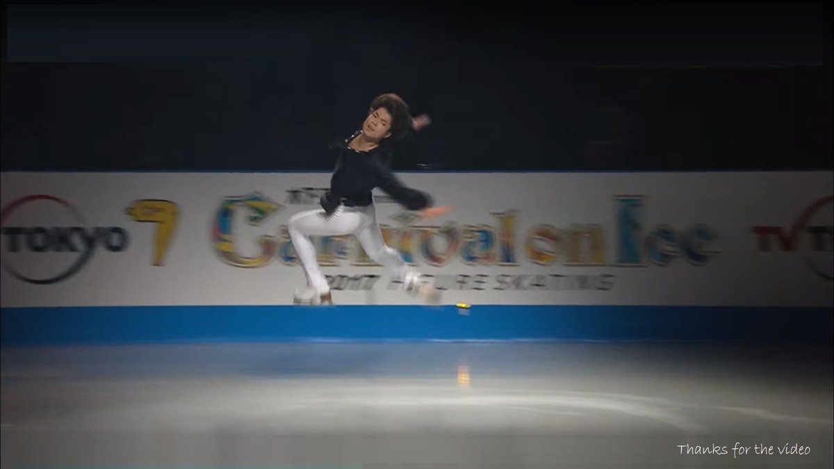 mid19c's tweet photo. Tatsuki's Siegfried✨did a barrel turn jump as he realized the whole thing was a set up, in Swan Lake, Carnival on Ice 2017. It was a little hard for my app to clip the figure, thanks to the combination of Tatsuki's white pants and the white fence. A nice set up🤔 https://t.co/bgTlr1eMOo