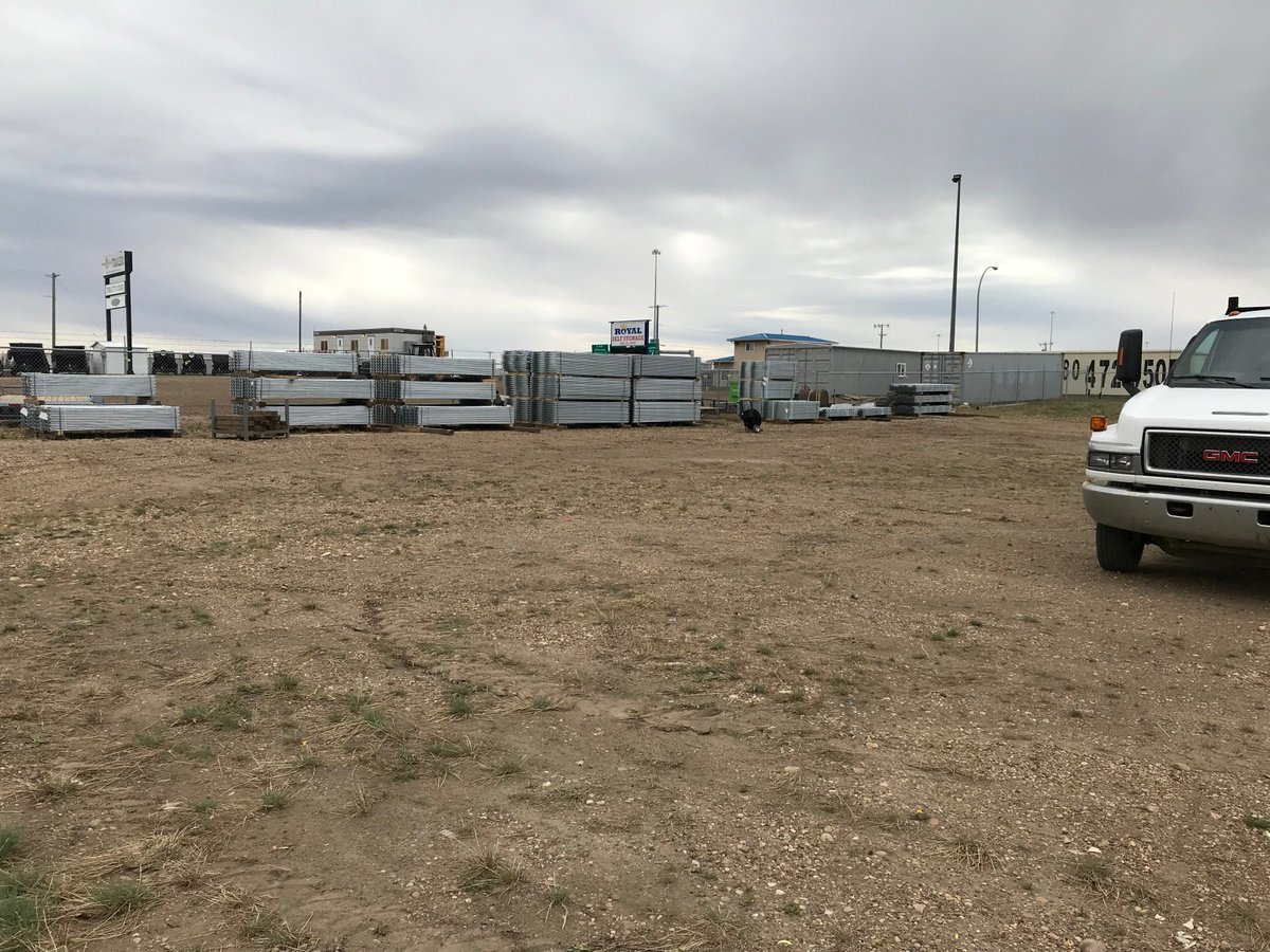 HAKIscaffolding's tweet photo. This week marked the historic moment when the inaugural delivery of HAKI Universal arrived at HAKI partners @ParkDerochie's yard in Edmonton, Canada- with many more containers being delivered over the next few days! #Gethooked https://t.co/Dqof7pXpxD