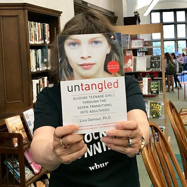 It’s #bookfacefriday with volunteer Betty and a nod to all the mothers out there! ❤️#untangled by #lisadamour. One of our terrific parenting books!  #mothersday #librariesofinstagram #libraryfun