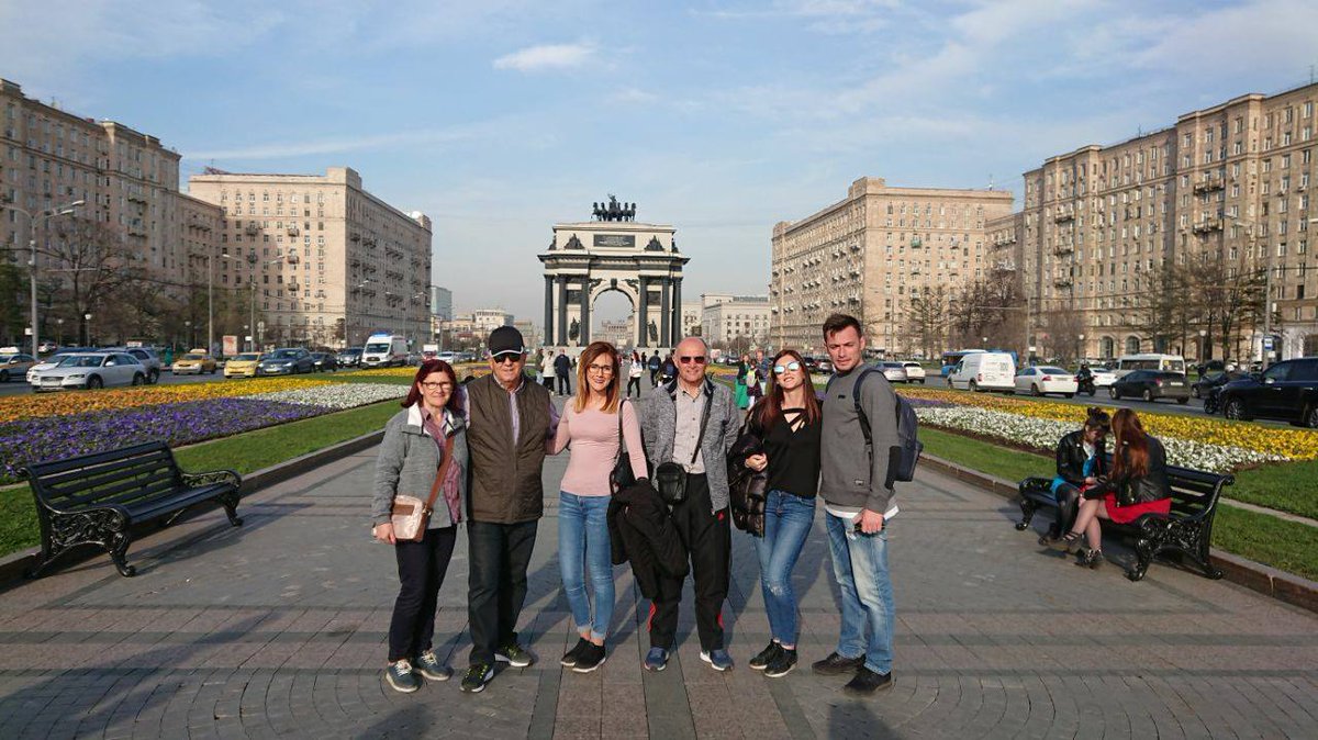 GuiaRus's tweet photo. GREAT TEAM 😊😊 ¡Ha sido una gran semana en GuiaRus! Aquí les dejamos las fotos de los grupos tan estupendos que nos han acompañado estos días 😊 #Rusia  #GuiaRus #travelphotography #latinosenrusia #excursiongiuada #travellife #excursionenespanol #latinosensanpetersburgo https://t.co/YmoAdLkE6k