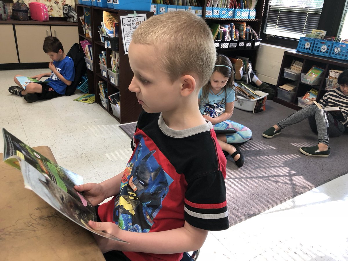 WoodlandHawks's tweet photo. Readers are leaders #secondgradeWL https://t.co/ruS5FTNS6T