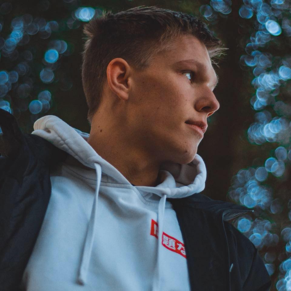 Rising prodigy <a href="/Refeci_music/">refeci</a> is getting you ready for the summer vibes with his latest single "Drunk On Your Love" via <a href="/EDMsauce/">EDM Sauce</a> ☀️🏖
 
edmsauce.com/2018/05/10/dis…