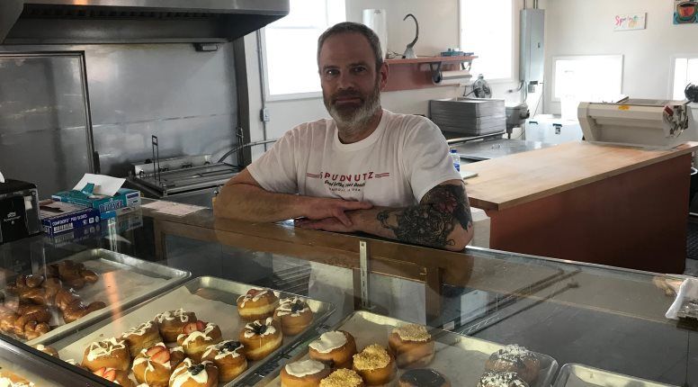 Brent Wyman has a recipe for happiness. He shares it every Thursday through Sunday at his #Okoboji doughnut shop. buff.ly/2I7PGFe