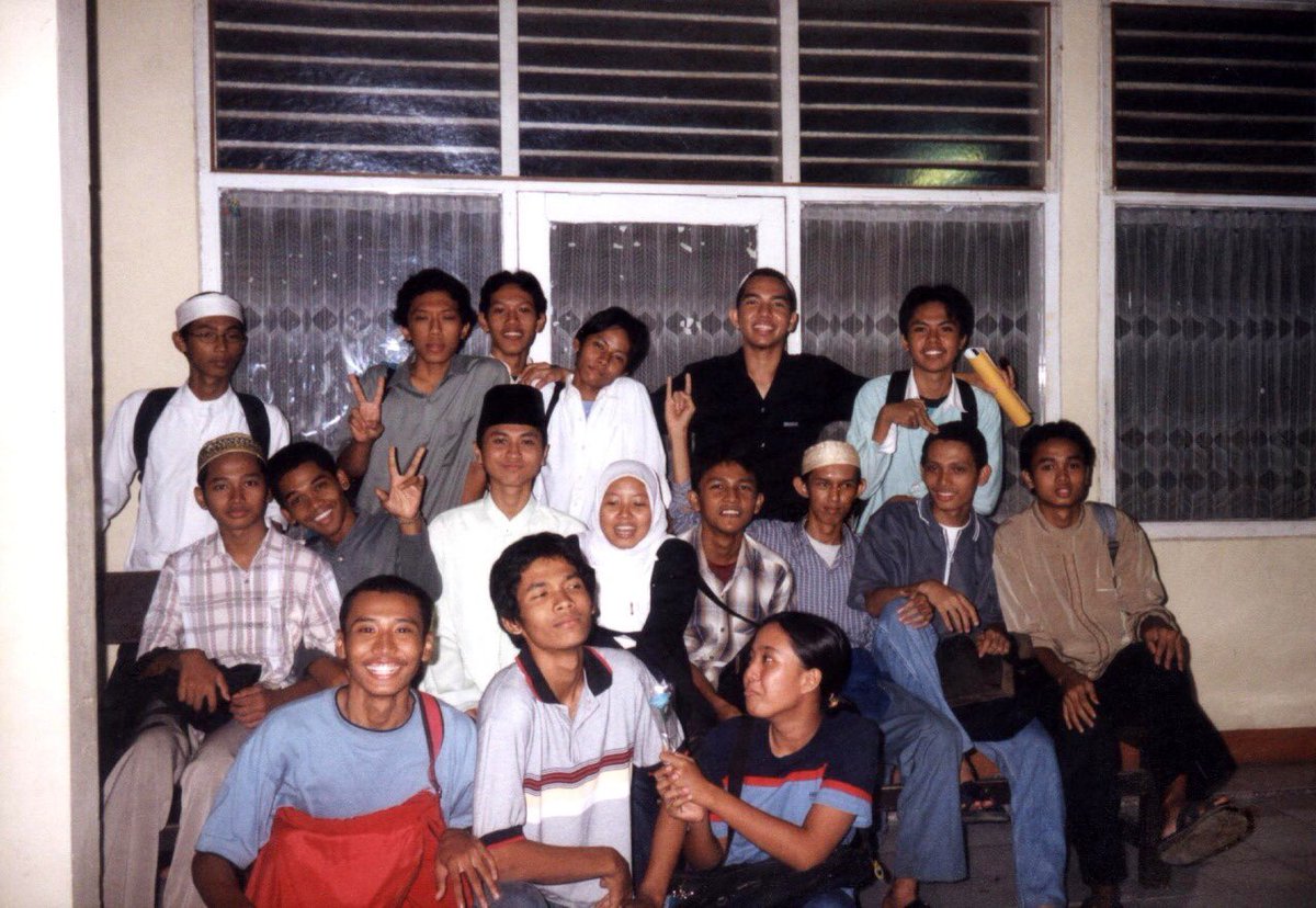 my classmates secret crush ☺️ (dan sampe skrg gw gak pernah nemu akun sosmednya desye) pppssstt 🤐