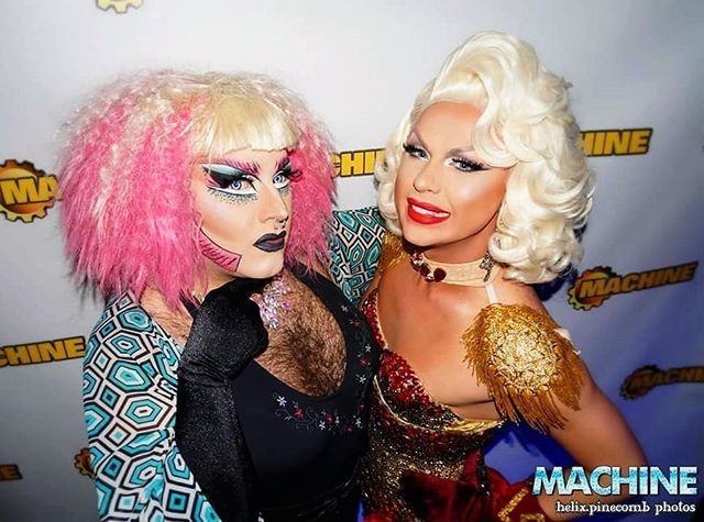 ShamPayne8's tweet photo. #fbf to a few weeks ago with @farrahrized for Night of 1000 Christinas at @machinenightclub . Was great seeing her again! 📸: @helixpinecombphotos ✨✨✨
#rpdr #dragrace #farrahmoan #gay #queer #lgbt #makeup #mua #makeupartist #machinenightclub #drag #dr… https://t.co/vurfTaMyif https://t.co/WnxQ0eugPx